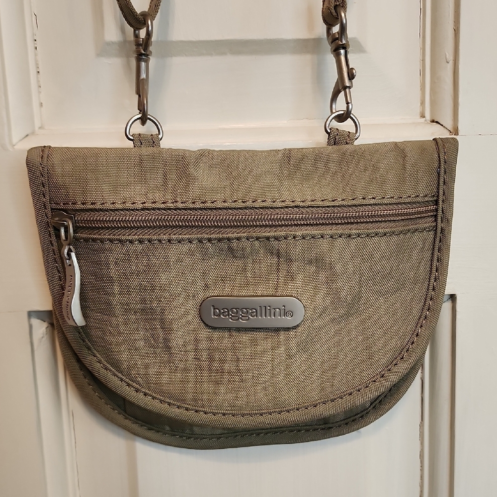Baggallini Khaki Olive Green Compact Crossbody Wallet Purse Bag Snap Closure